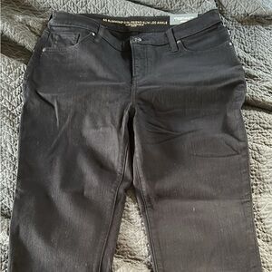 Chicos size 1.5P (US size 10P) NWT so slimming girlfriend slim leg black jeans